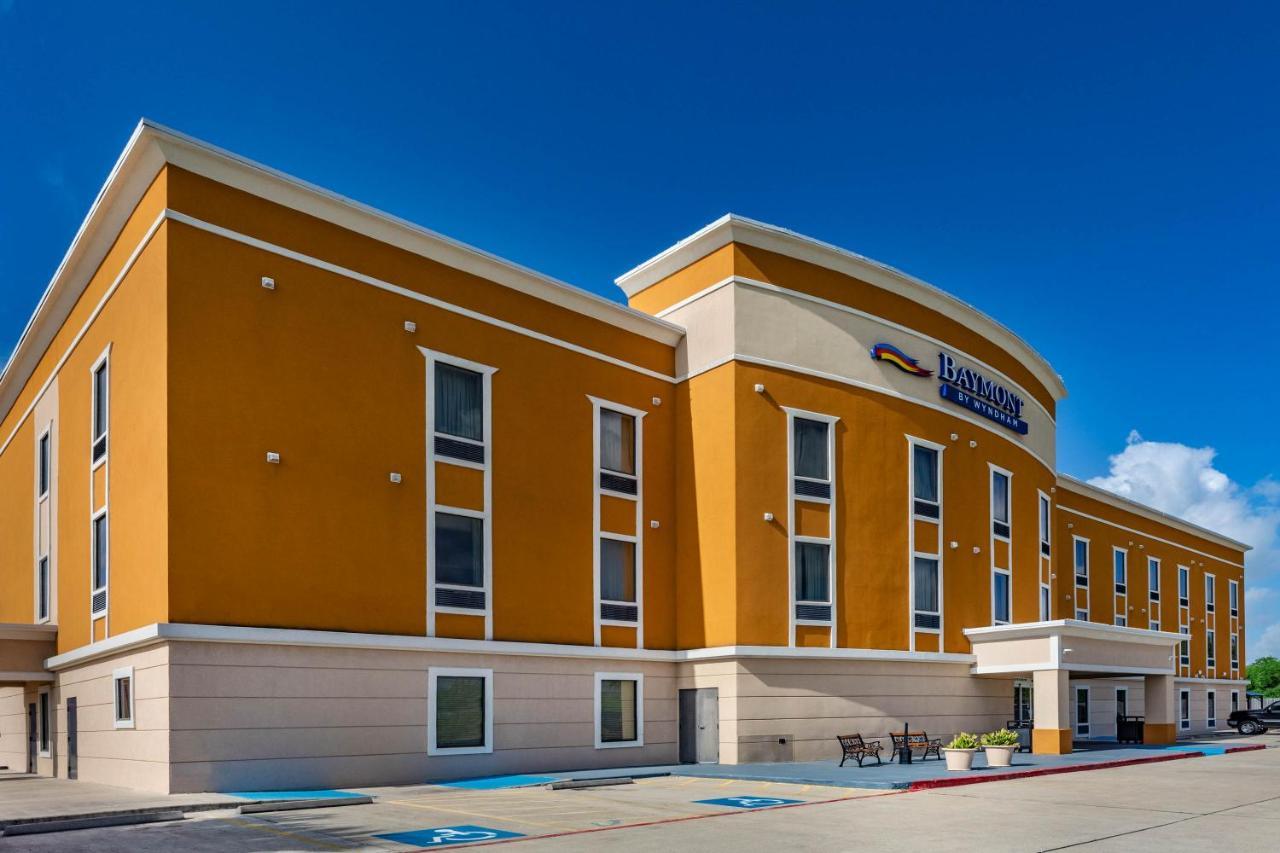 Baymont By Wyndham Victoria Hotel Exterior photo