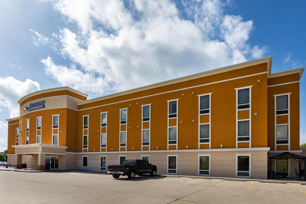 Baymont By Wyndham Victoria Hotel Exterior photo