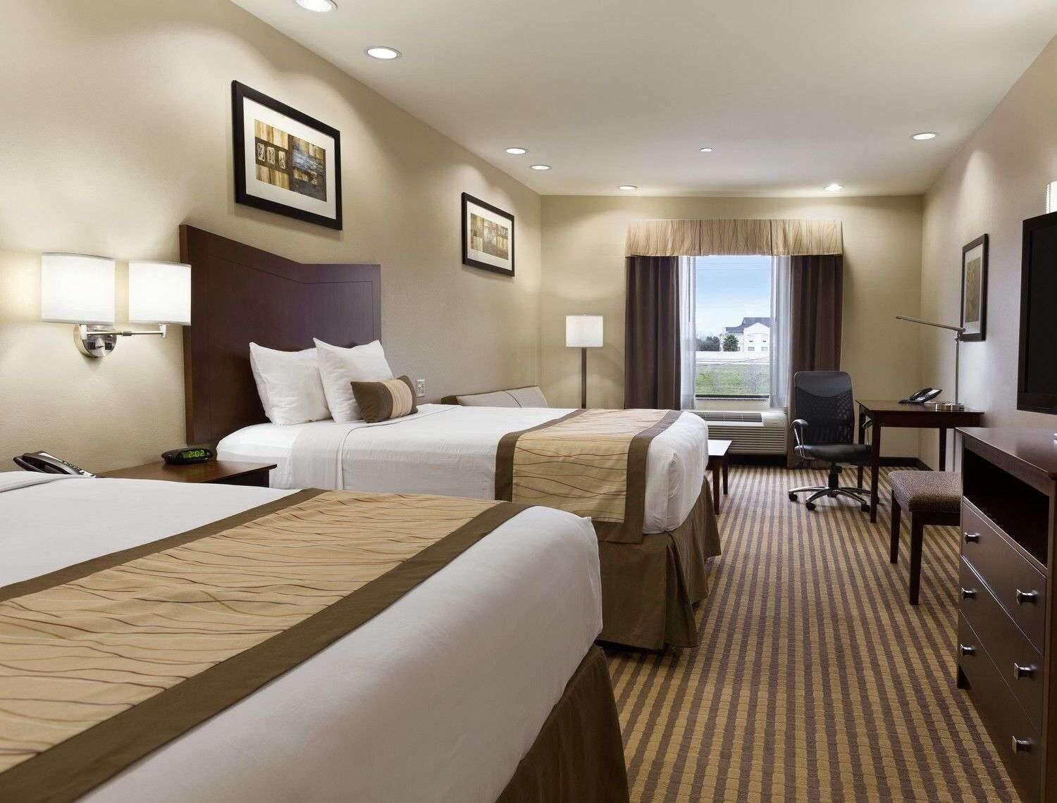 Baymont By Wyndham Victoria Hotel Exterior photo