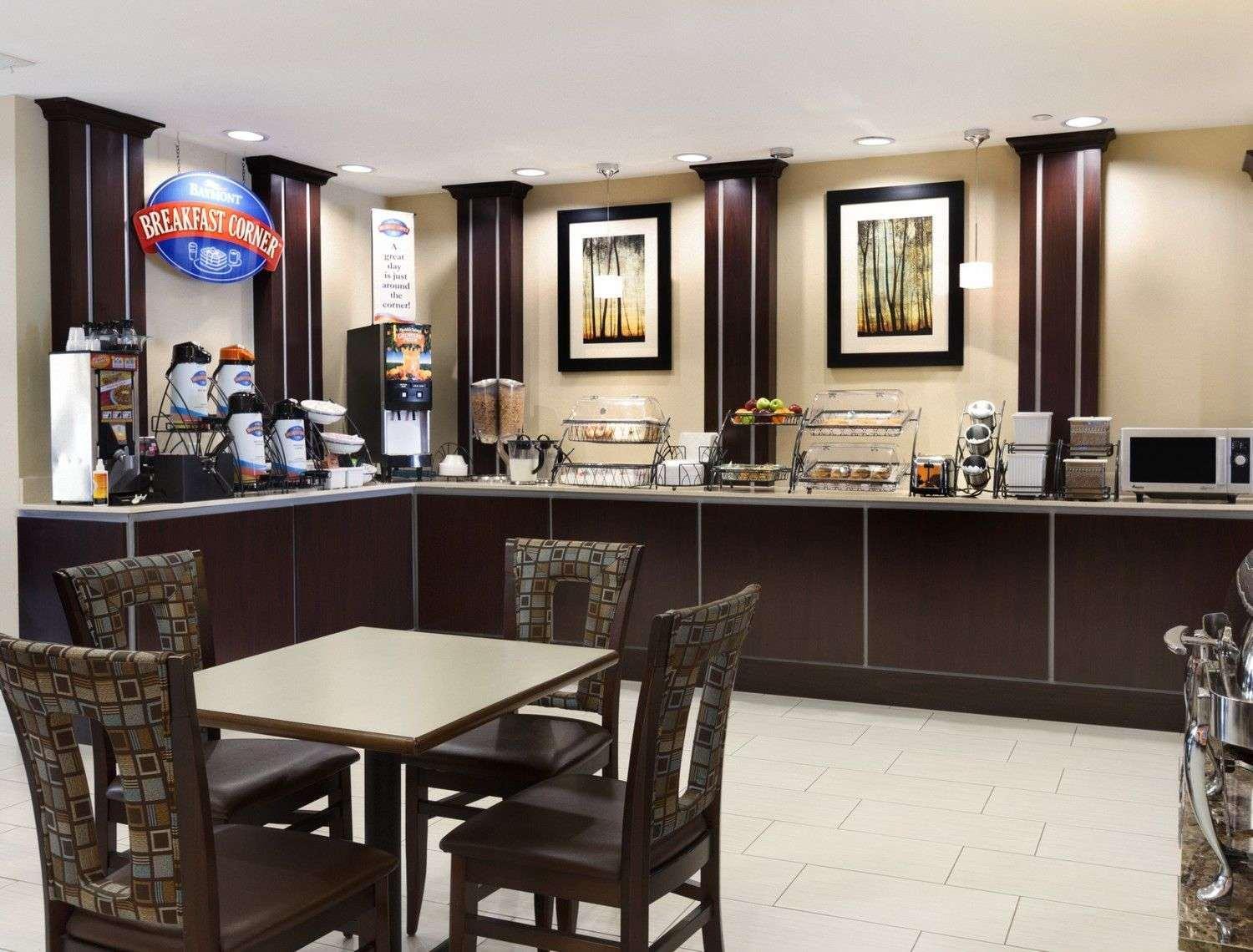 Baymont By Wyndham Victoria Hotel Exterior photo